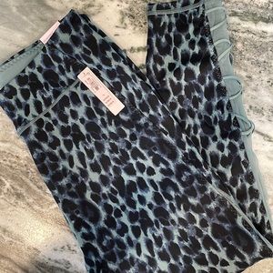 Victoria Secret incredible essential legging